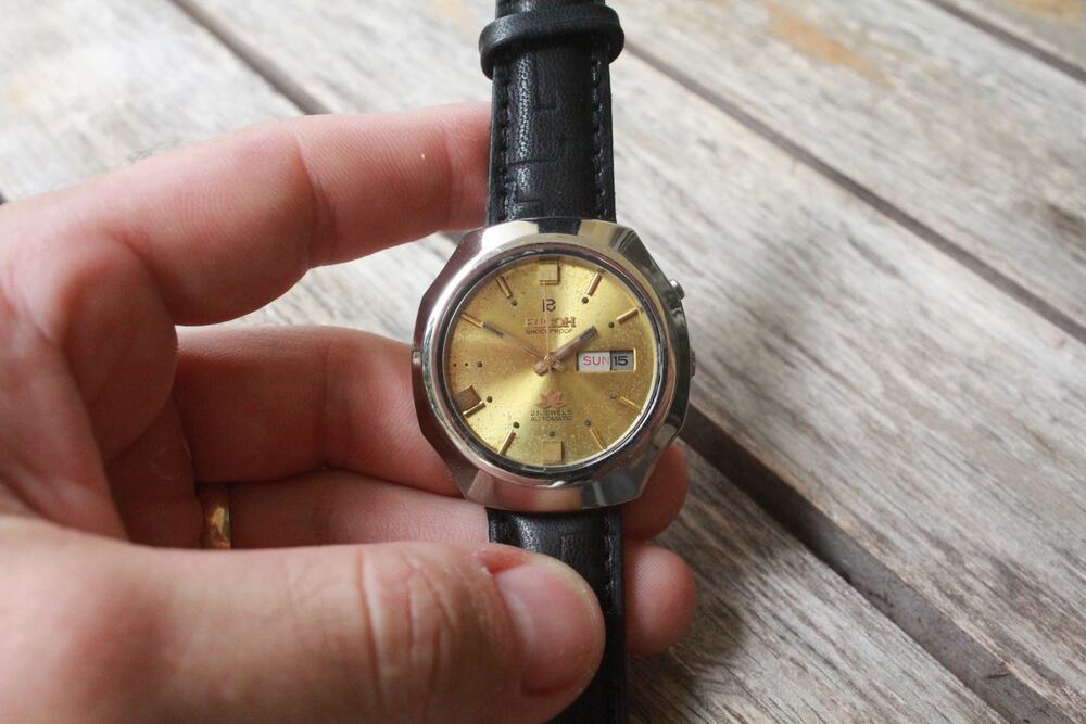 Vintage 1972 Ricoh Automatic Mens Silver Watch W/daydate & Gold accents